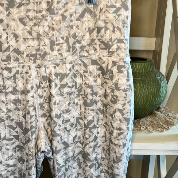 Xersion Quick Dri 7/8 Ankle Legging sz M - Picture 2 of 6